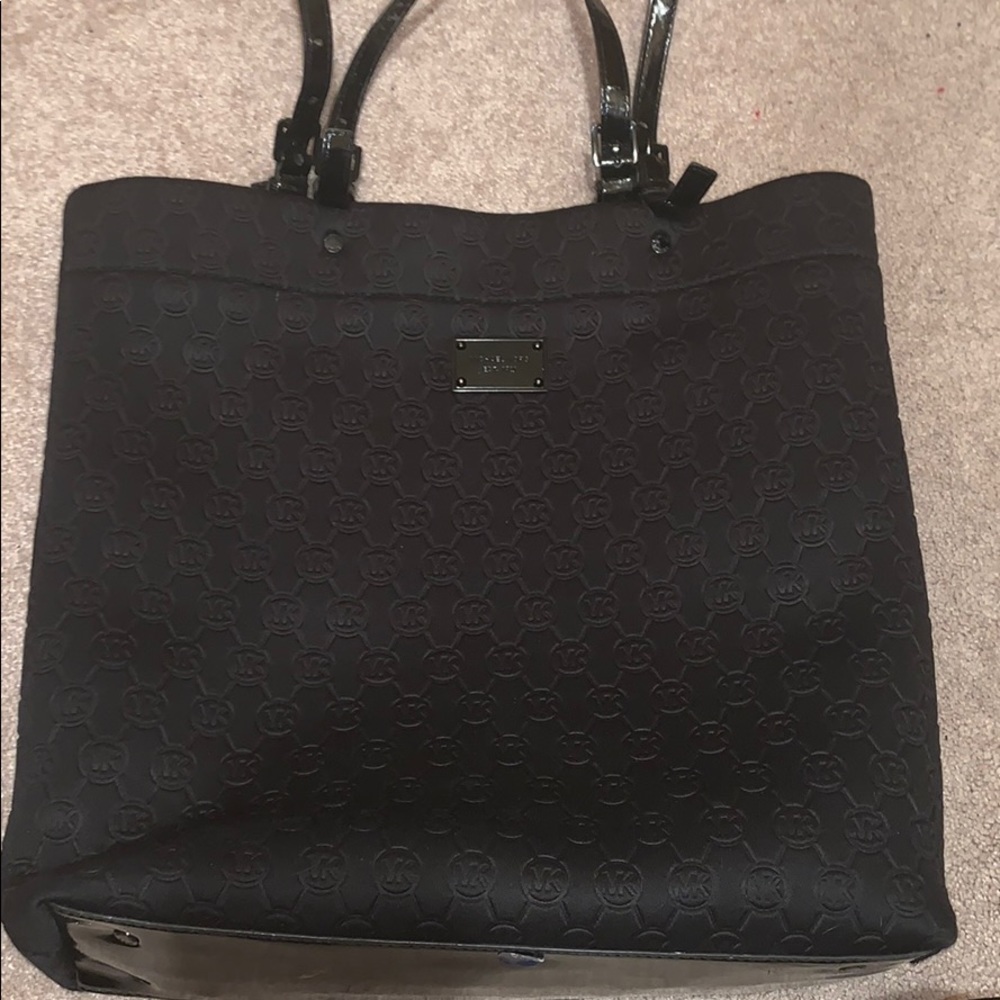 michael kohrs black purse (tote bag)